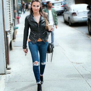 🛍️PRICE DROPPED🛍️ FRAME Le Skinny de Jeanne Distressed Jeans